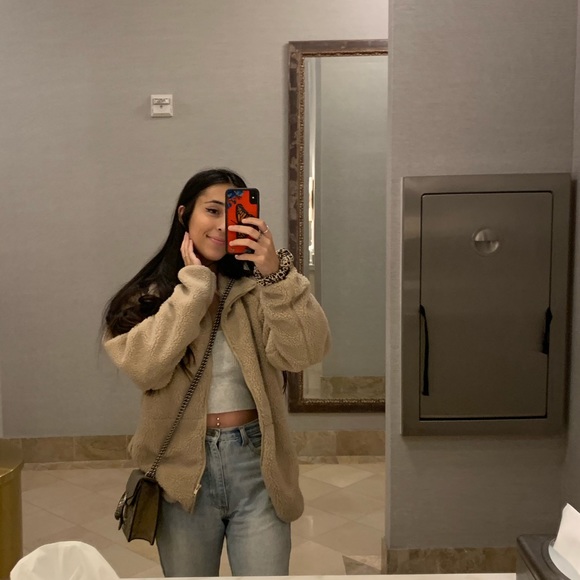 Meet your Posher, Katy - Picture 7 of 7